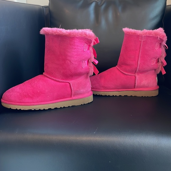 Hot Pink Bailey Bow Uggs (size kids 5 adult 7) - Picture 9 of 9